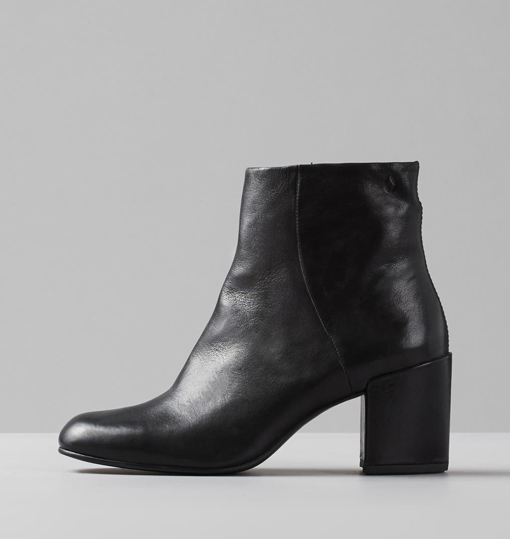 Melina Leather Boots - Black - Vagabond