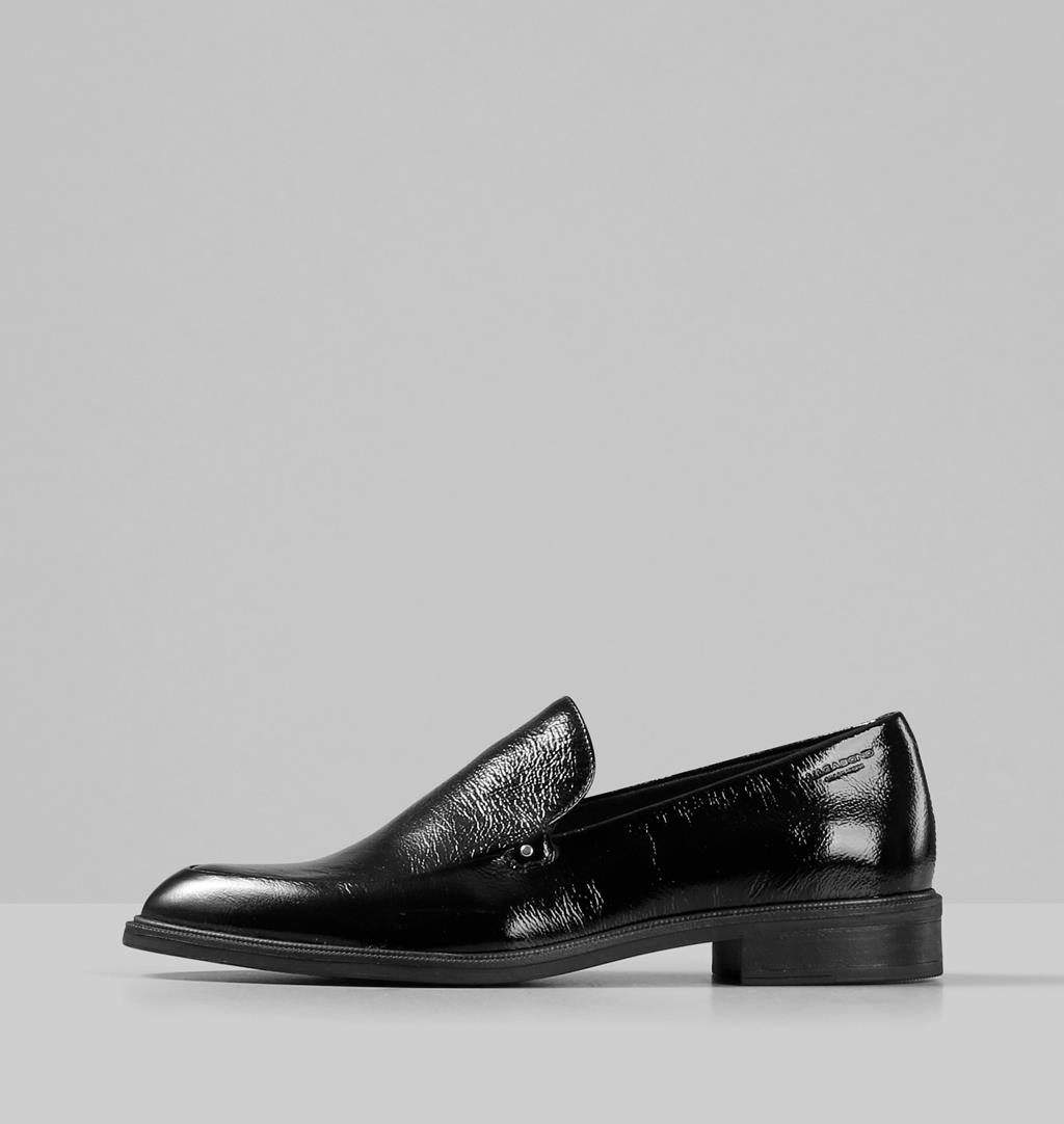 how to clean black patent leather