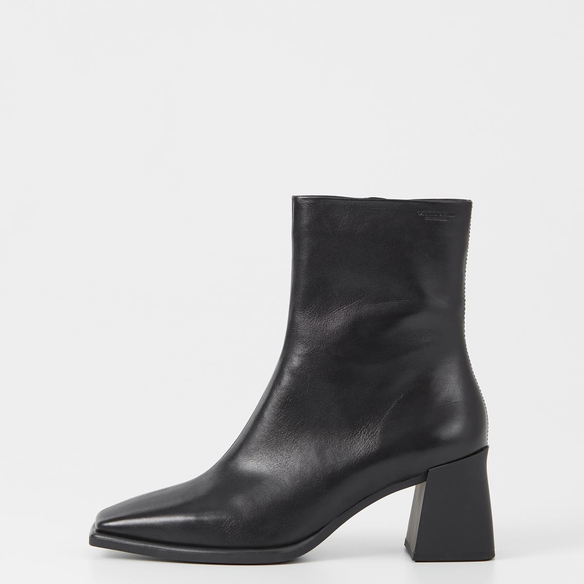 Hedda - Black Boots Woman | Vagabond
