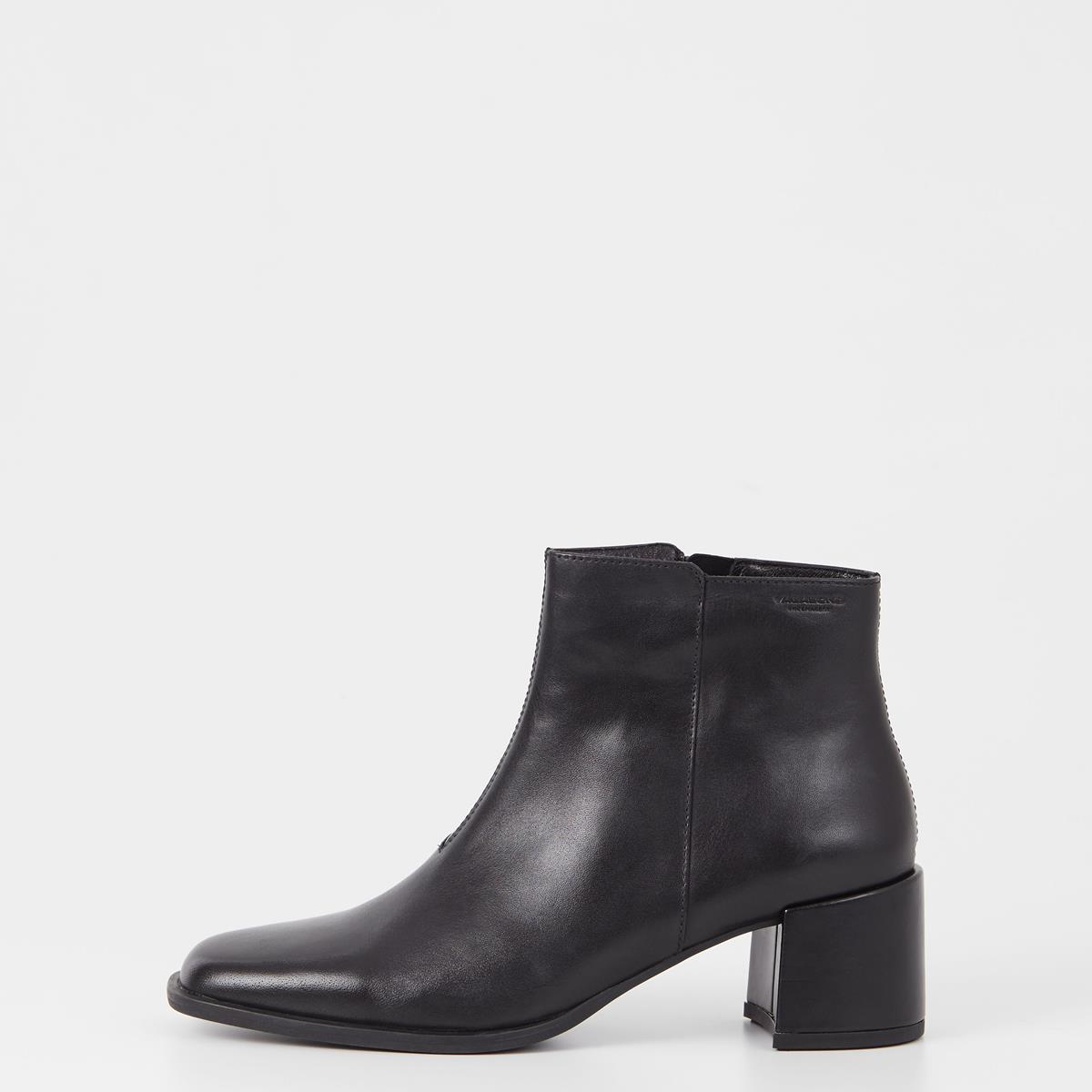 Stina - Black Boots Woman | Vagabond