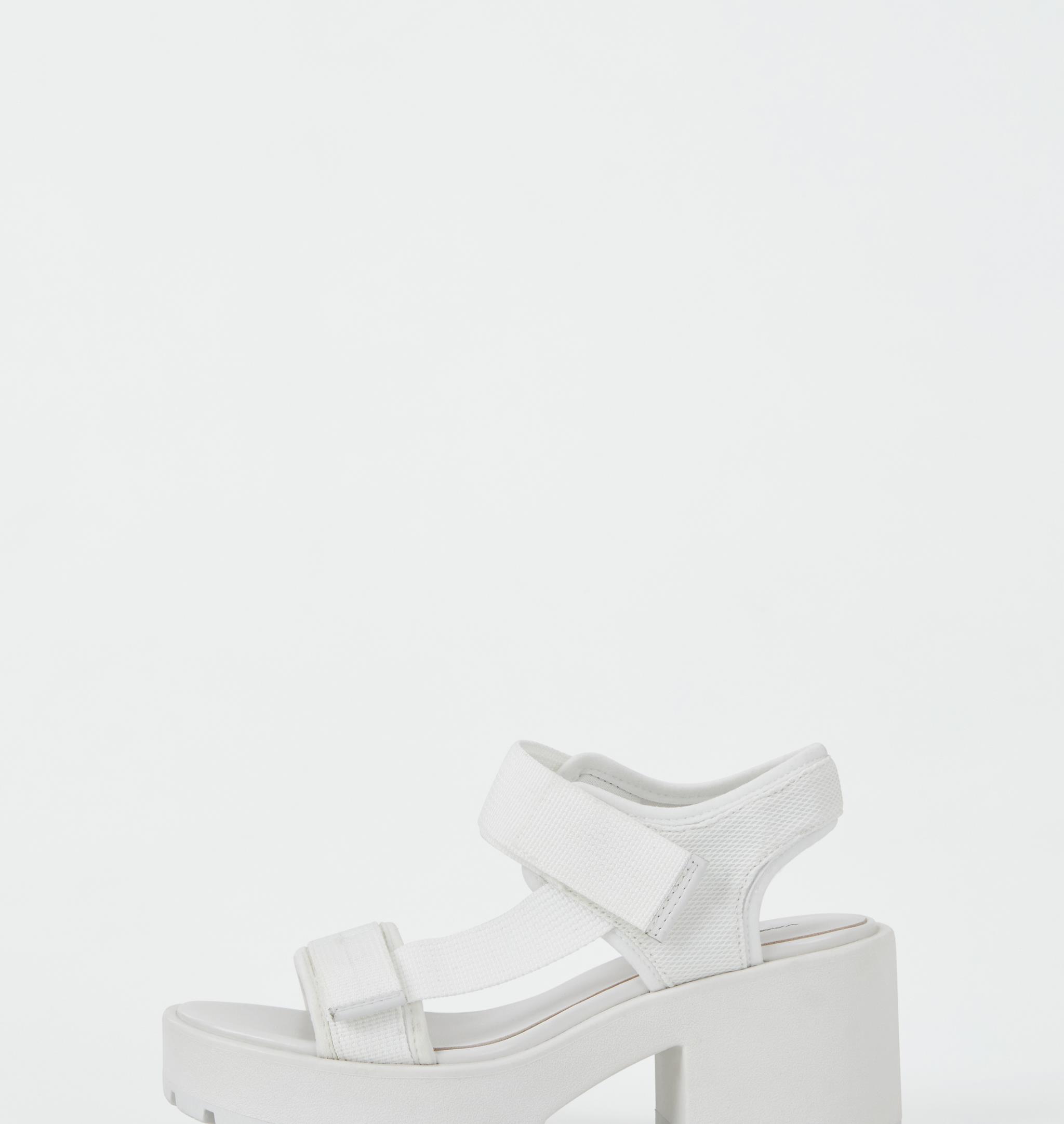 Dioon - White Sandals | Vagabond