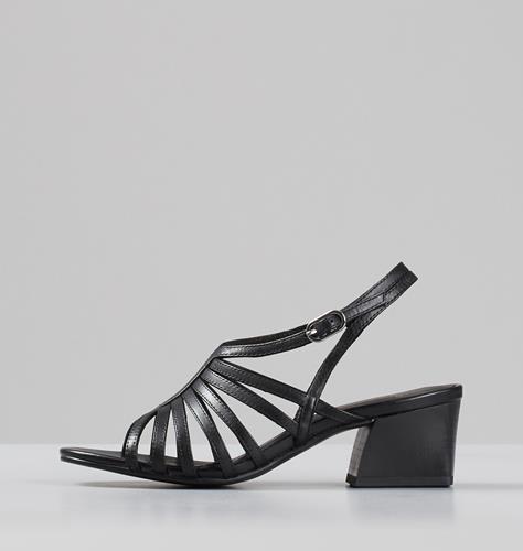 mens sandals online below 500