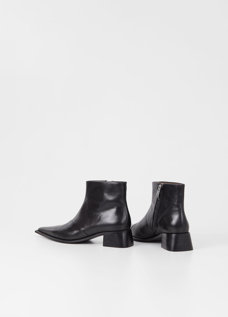 Samira - Black Boots Woman | Vagabond