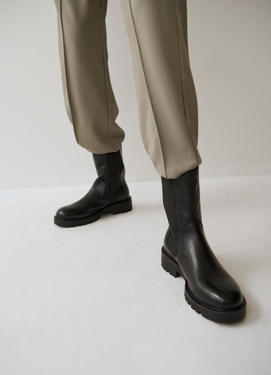 Kenova - Black Boots Woman | Vagabond