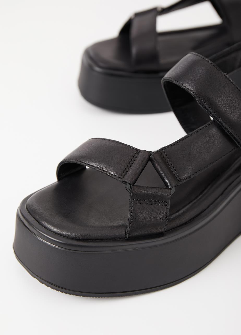 Courtney Black/Black Läder Sandaler